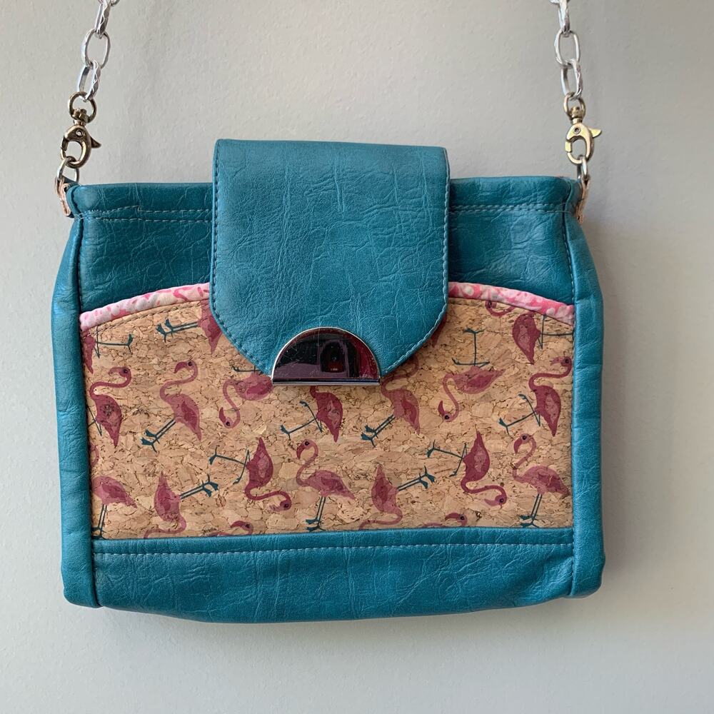 Crossbody purse with flamingo design shell print lining multi compartment